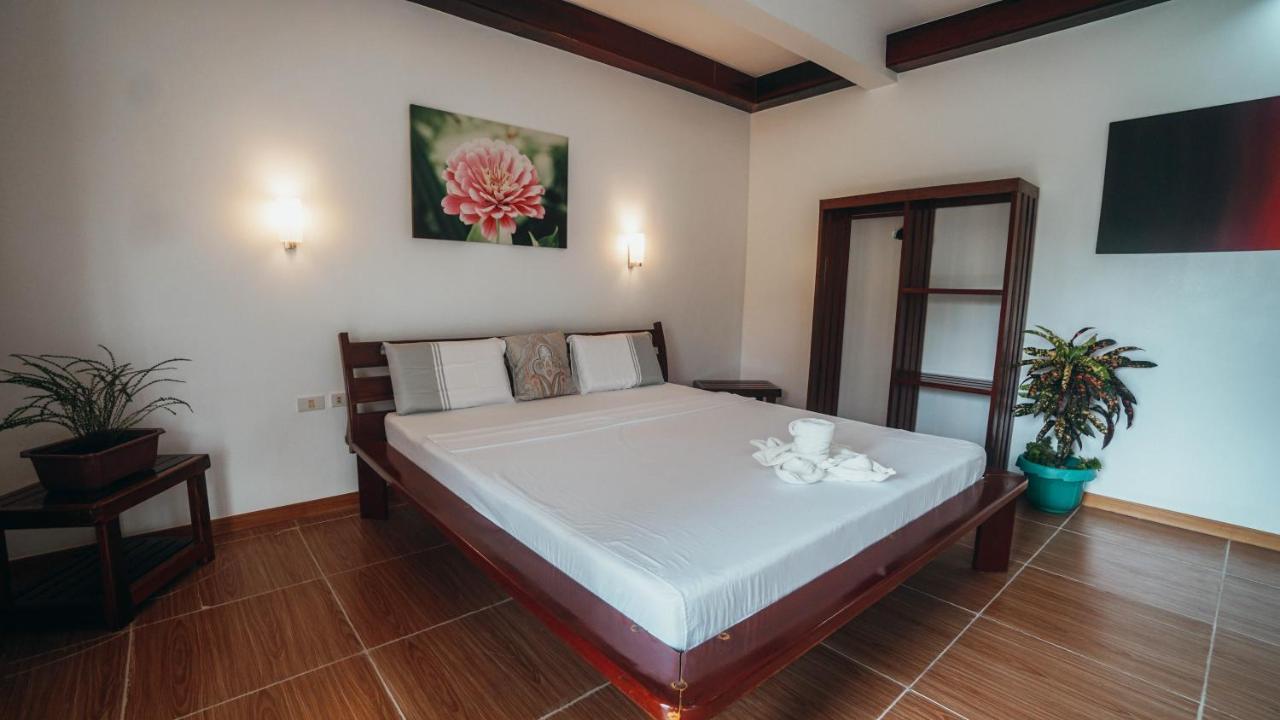 Point 303 Resort General Luna  Exterior photo